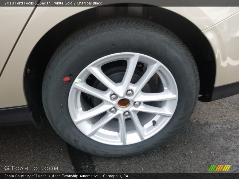 White Gold / Charcoal Black 2018 Ford Focus SE Sedan