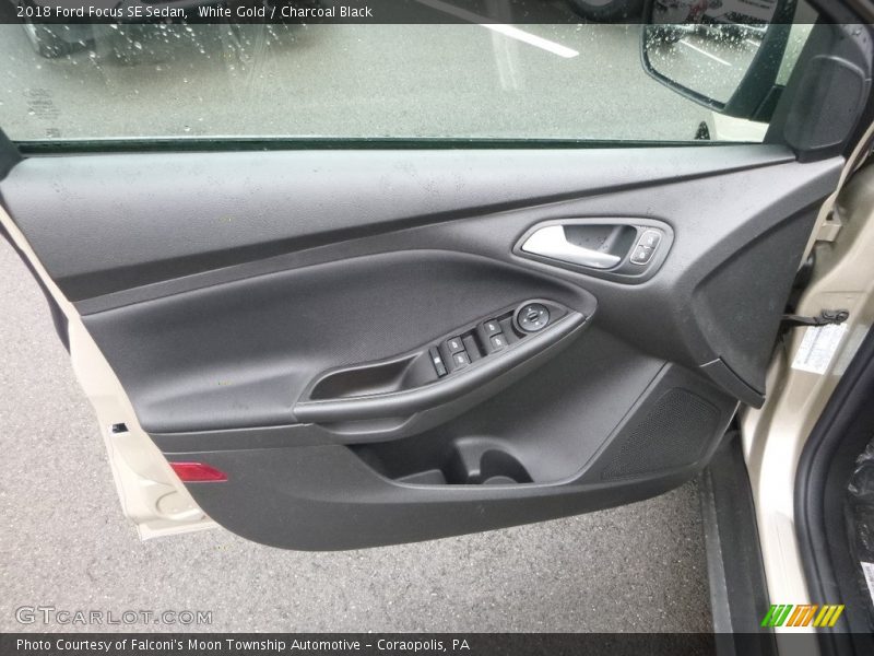 White Gold / Charcoal Black 2018 Ford Focus SE Sedan