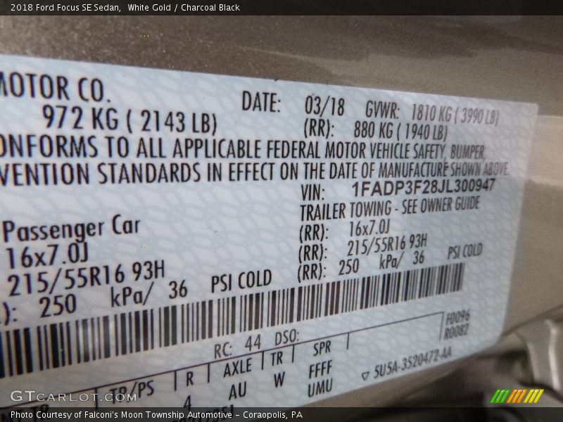 White Gold / Charcoal Black 2018 Ford Focus SE Sedan