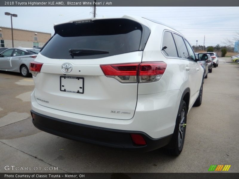 Blizzard White Pearl / Ash 2018 Toyota Highlander XLE AWD