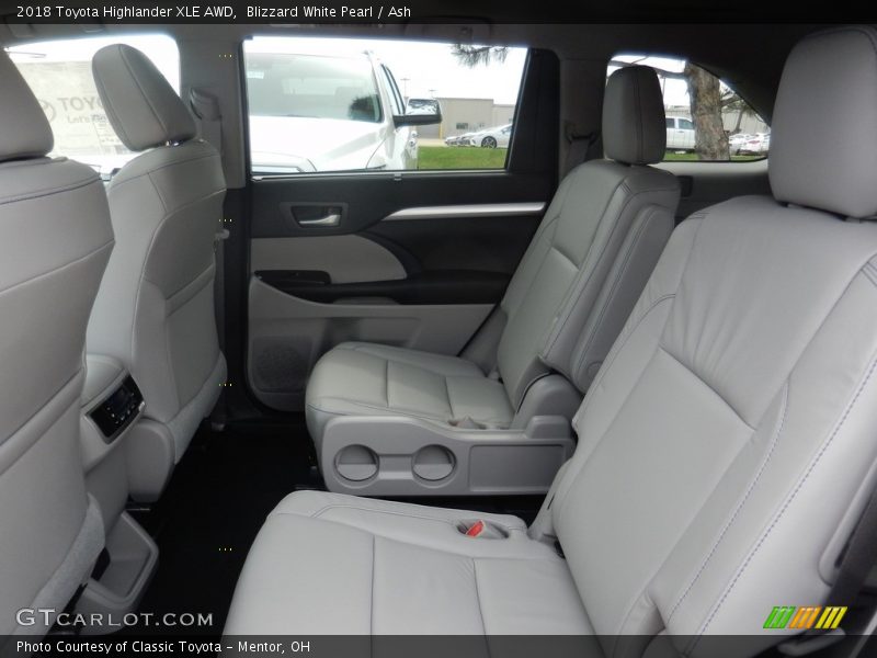 Blizzard White Pearl / Ash 2018 Toyota Highlander XLE AWD