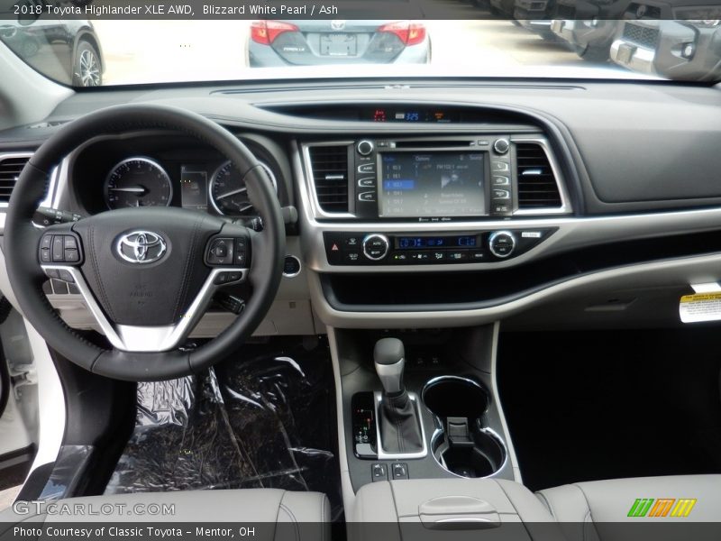Blizzard White Pearl / Ash 2018 Toyota Highlander XLE AWD