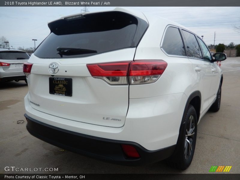 Blizzard White Pearl / Ash 2018 Toyota Highlander LE AWD