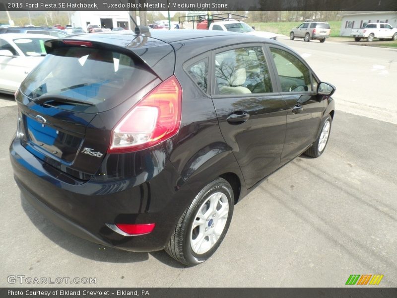 Tuxedo Black Metallic / Medium Light Stone 2015 Ford Fiesta SE Hatchback