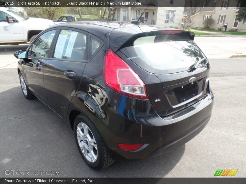 Tuxedo Black Metallic / Medium Light Stone 2015 Ford Fiesta SE Hatchback