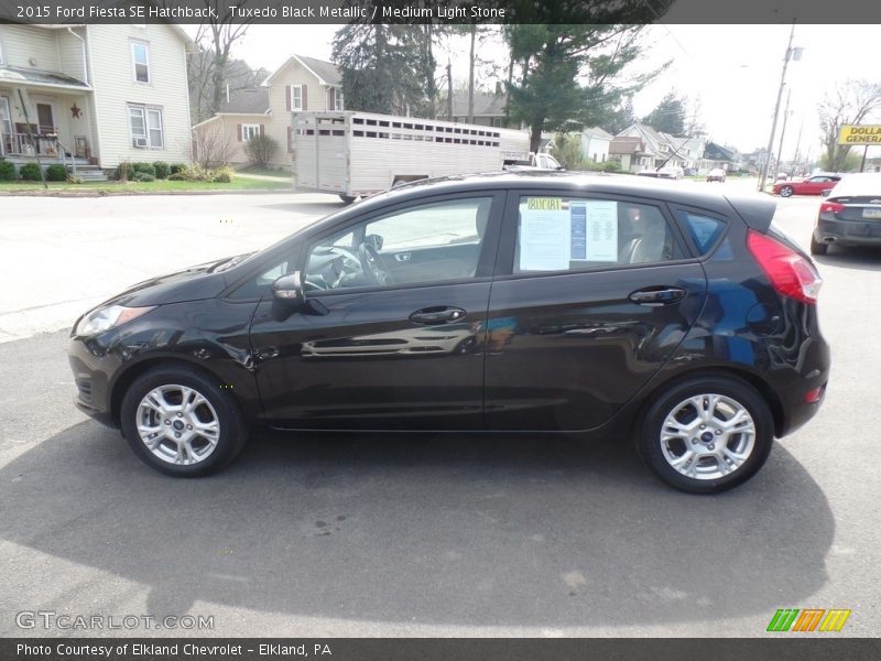Tuxedo Black Metallic / Medium Light Stone 2015 Ford Fiesta SE Hatchback