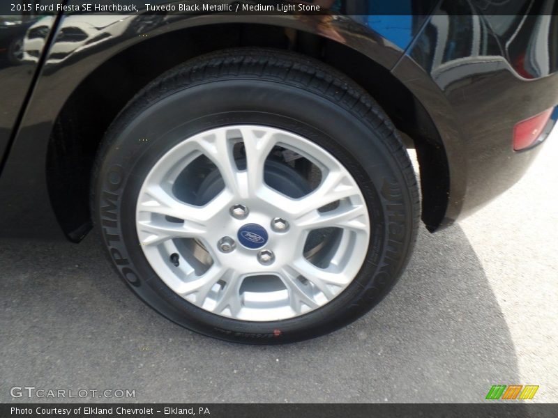Tuxedo Black Metallic / Medium Light Stone 2015 Ford Fiesta SE Hatchback