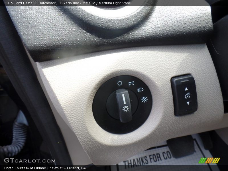 Tuxedo Black Metallic / Medium Light Stone 2015 Ford Fiesta SE Hatchback