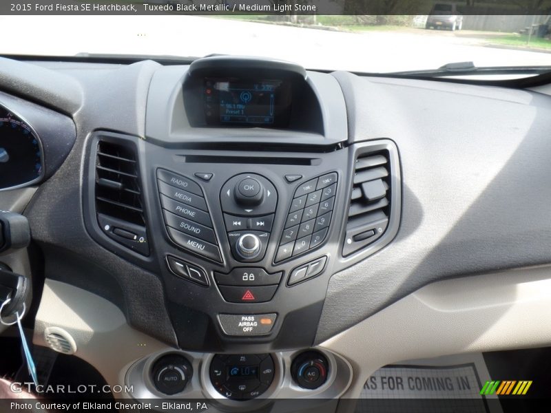 Tuxedo Black Metallic / Medium Light Stone 2015 Ford Fiesta SE Hatchback