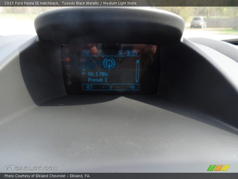 Tuxedo Black Metallic / Medium Light Stone 2015 Ford Fiesta SE Hatchback