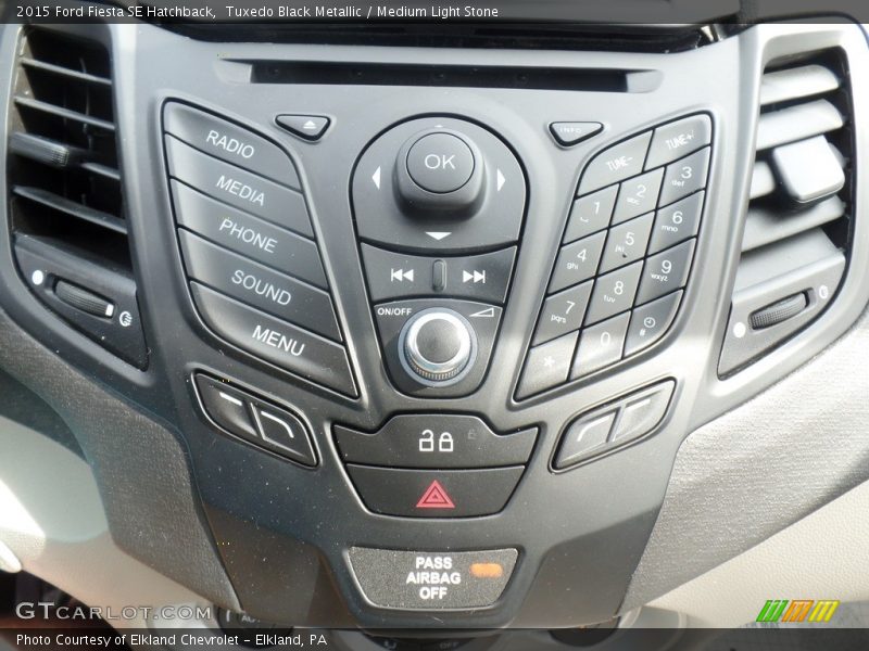 Tuxedo Black Metallic / Medium Light Stone 2015 Ford Fiesta SE Hatchback