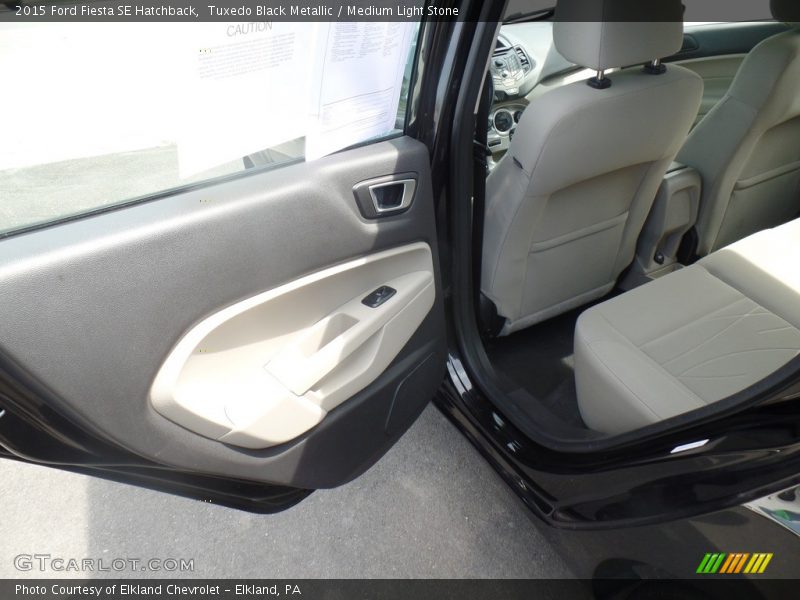 Tuxedo Black Metallic / Medium Light Stone 2015 Ford Fiesta SE Hatchback