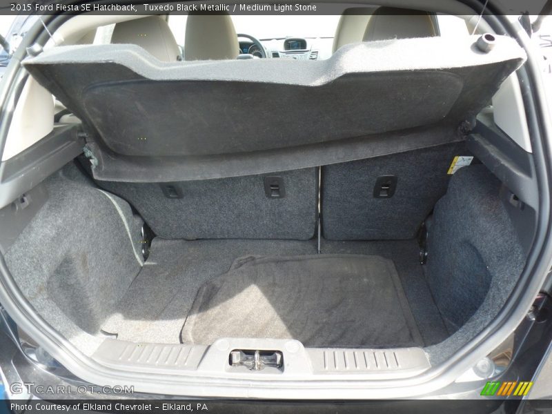 Tuxedo Black Metallic / Medium Light Stone 2015 Ford Fiesta SE Hatchback