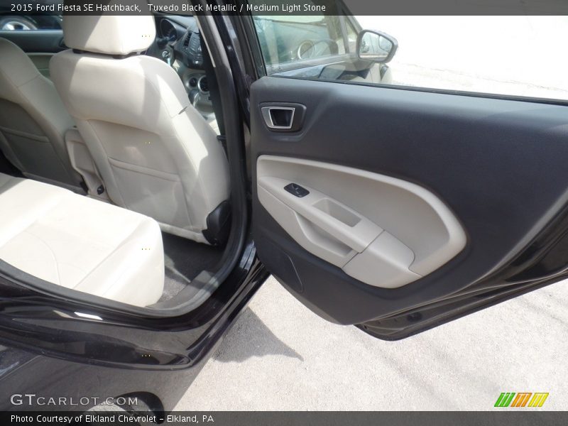 Tuxedo Black Metallic / Medium Light Stone 2015 Ford Fiesta SE Hatchback