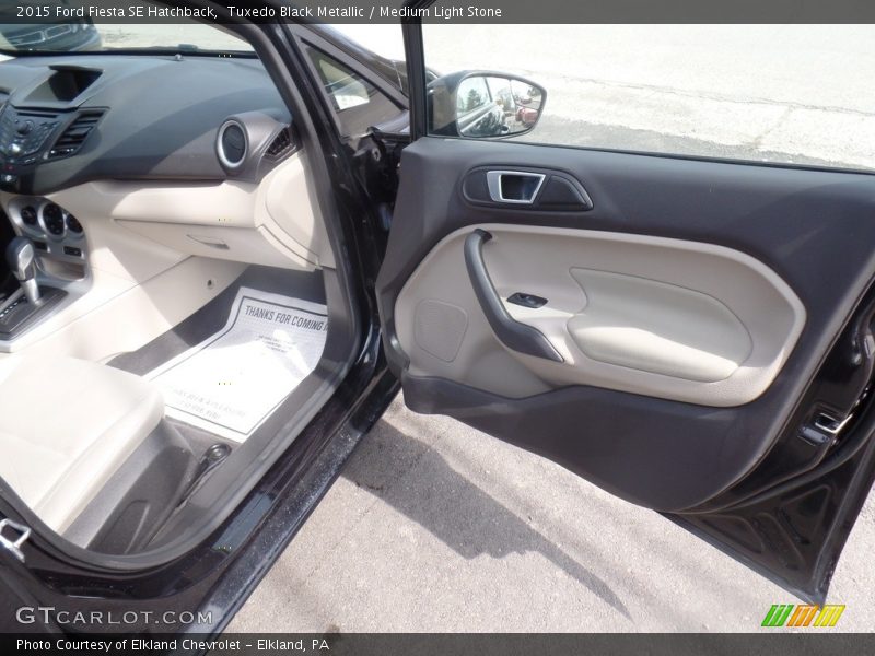 Tuxedo Black Metallic / Medium Light Stone 2015 Ford Fiesta SE Hatchback