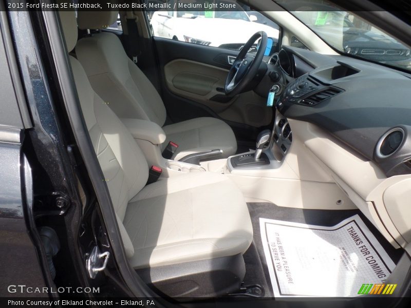 Tuxedo Black Metallic / Medium Light Stone 2015 Ford Fiesta SE Hatchback
