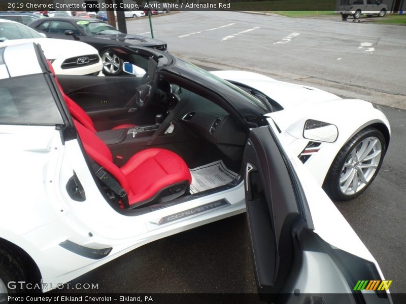 Arctic White / Adrenaline Red 2019 Chevrolet Corvette Grand Sport Coupe