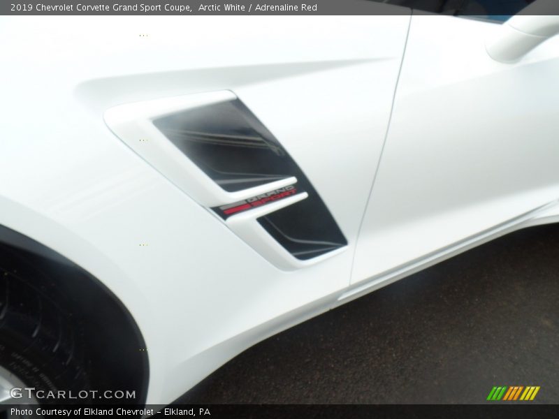 Arctic White / Adrenaline Red 2019 Chevrolet Corvette Grand Sport Coupe