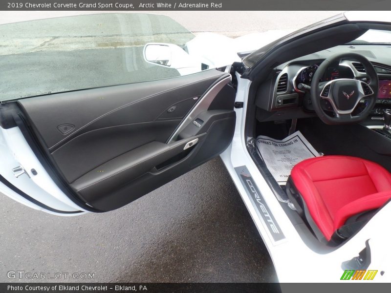 Arctic White / Adrenaline Red 2019 Chevrolet Corvette Grand Sport Coupe