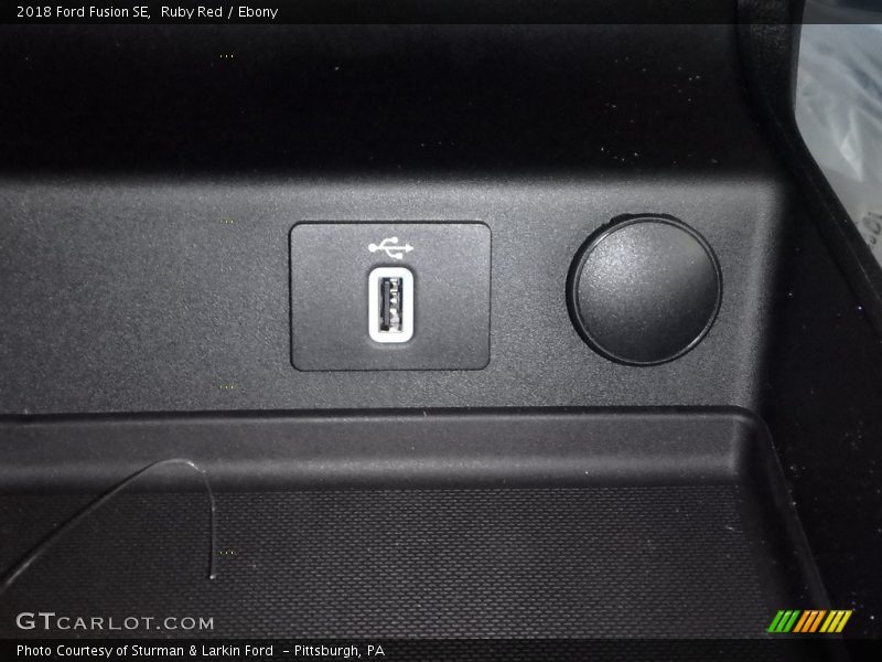Ruby Red / Ebony 2018 Ford Fusion SE