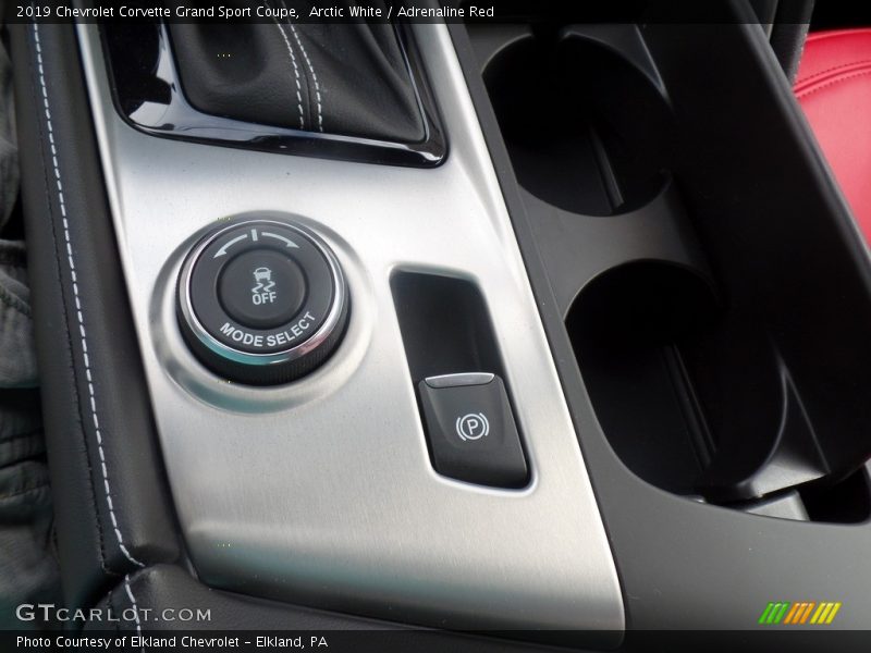 Arctic White / Adrenaline Red 2019 Chevrolet Corvette Grand Sport Coupe