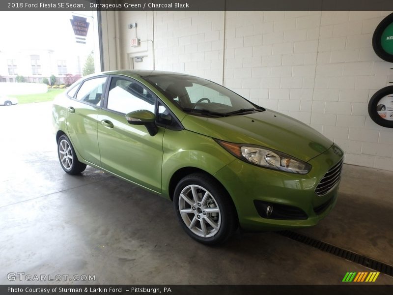 Outrageous Green / Charcoal Black 2018 Ford Fiesta SE Sedan