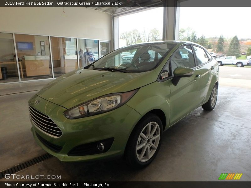 Outrageous Green / Charcoal Black 2018 Ford Fiesta SE Sedan