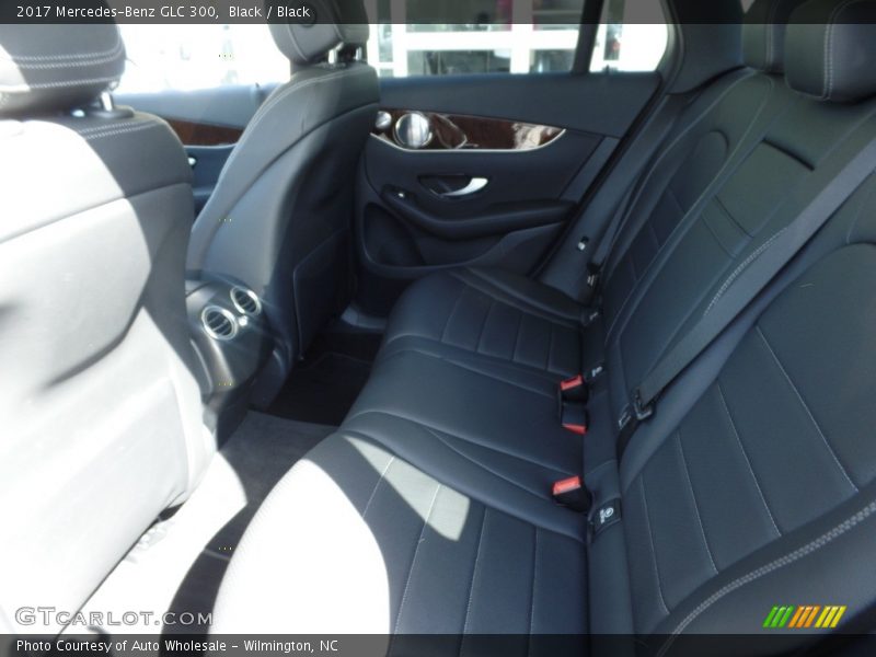 Black / Black 2017 Mercedes-Benz GLC 300