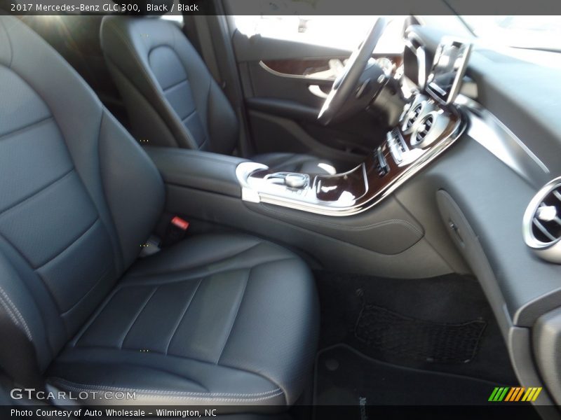 Black / Black 2017 Mercedes-Benz GLC 300