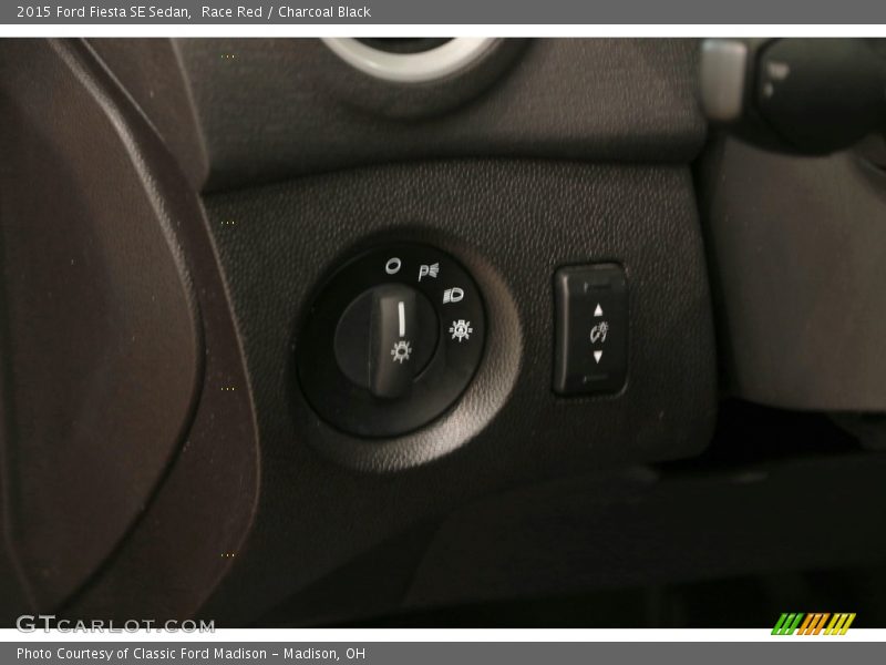 Race Red / Charcoal Black 2015 Ford Fiesta SE Sedan