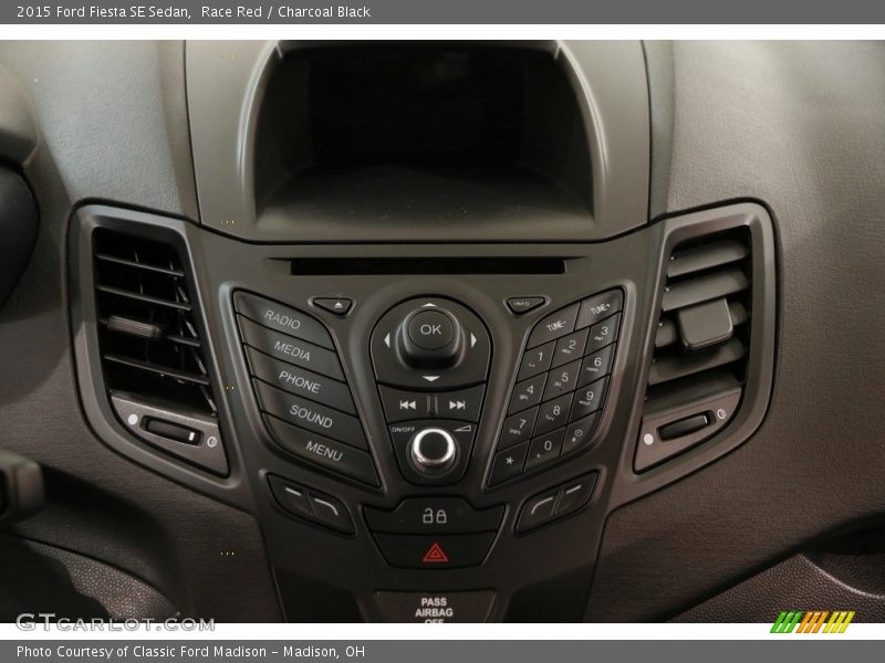 Race Red / Charcoal Black 2015 Ford Fiesta SE Sedan