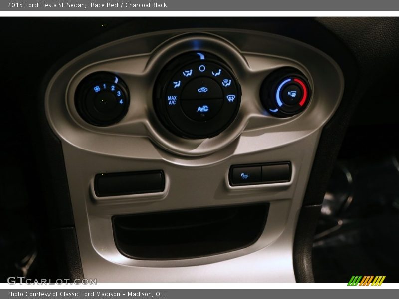 Race Red / Charcoal Black 2015 Ford Fiesta SE Sedan