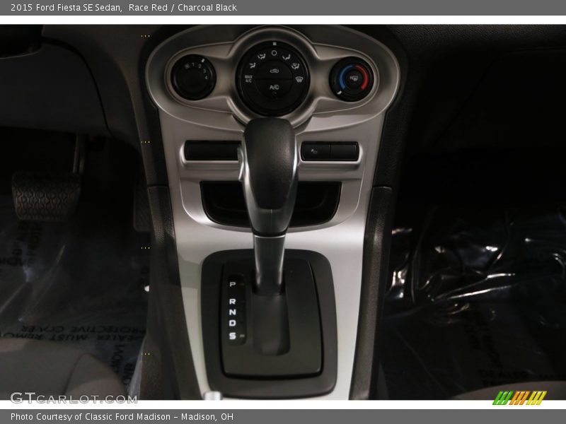 Race Red / Charcoal Black 2015 Ford Fiesta SE Sedan