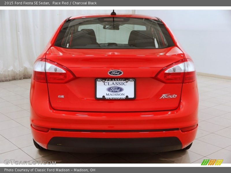 Race Red / Charcoal Black 2015 Ford Fiesta SE Sedan