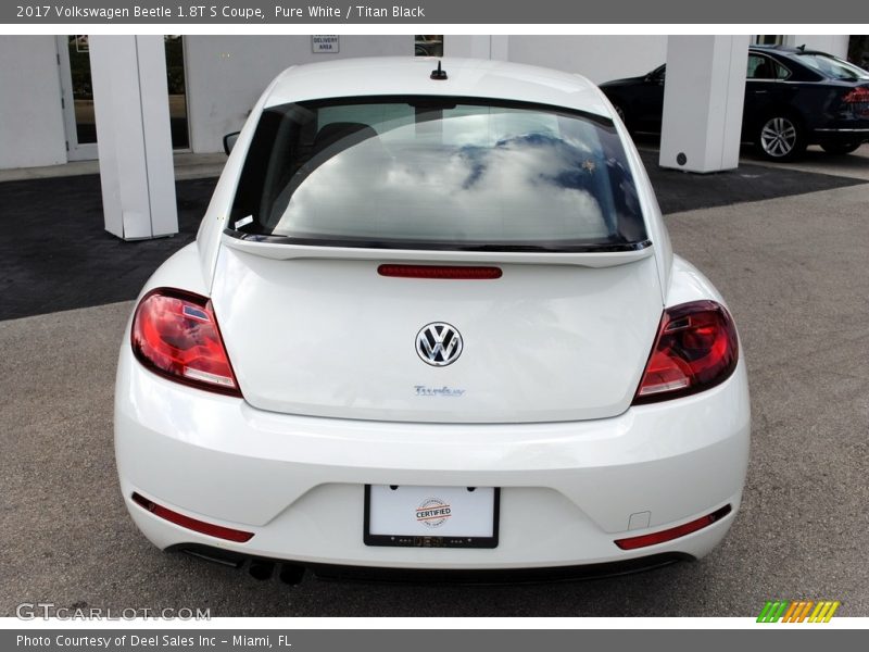Pure White / Titan Black 2017 Volkswagen Beetle 1.8T S Coupe
