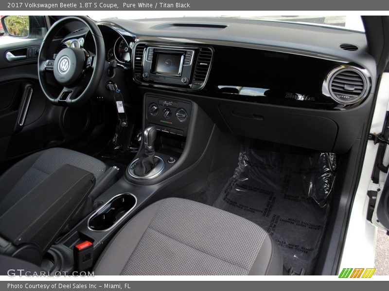 Pure White / Titan Black 2017 Volkswagen Beetle 1.8T S Coupe