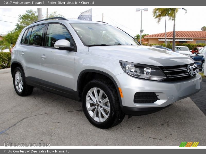 Reflex Silver Metallic / Charcoal 2017 Volkswagen Tiguan S