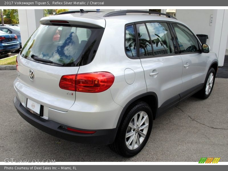 Reflex Silver Metallic / Charcoal 2017 Volkswagen Tiguan S