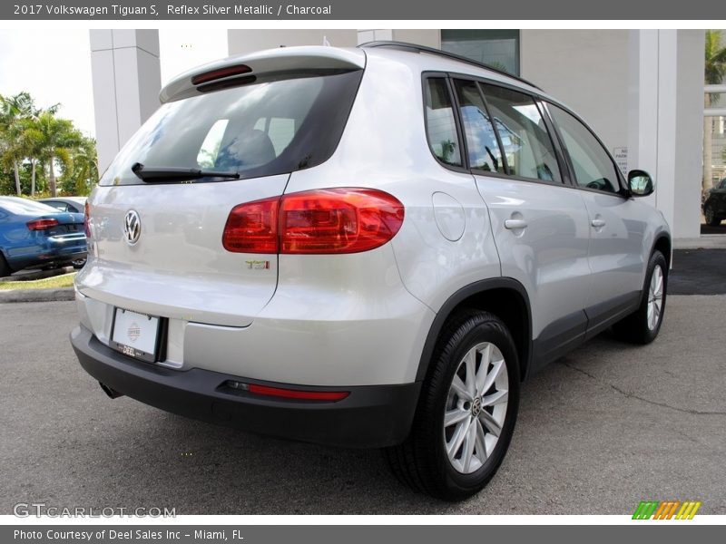 Reflex Silver Metallic / Charcoal 2017 Volkswagen Tiguan S