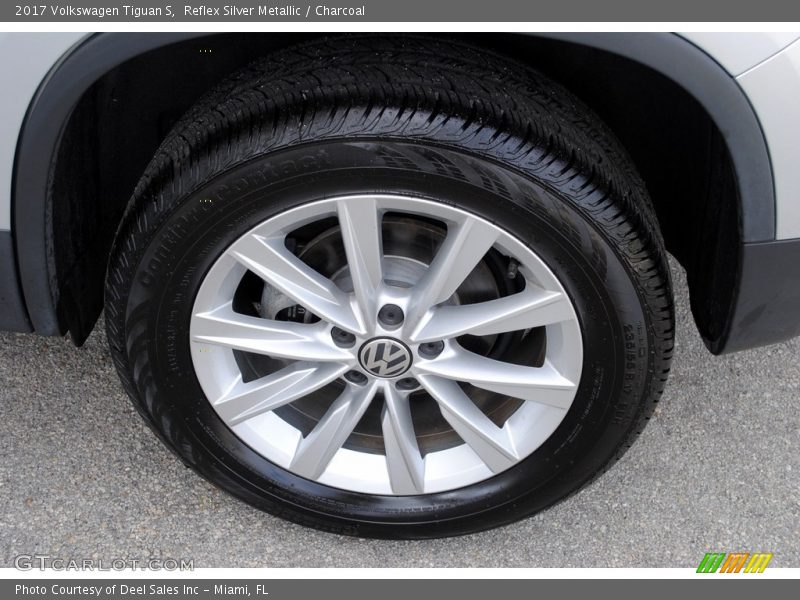 Reflex Silver Metallic / Charcoal 2017 Volkswagen Tiguan S
