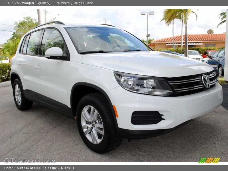 Pure White / Beige/Black 2017 Volkswagen Tiguan S