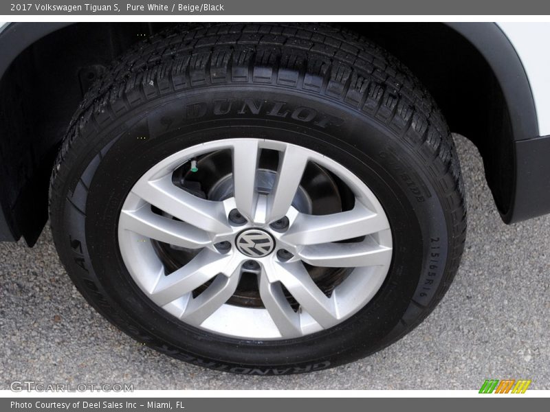 Pure White / Beige/Black 2017 Volkswagen Tiguan S