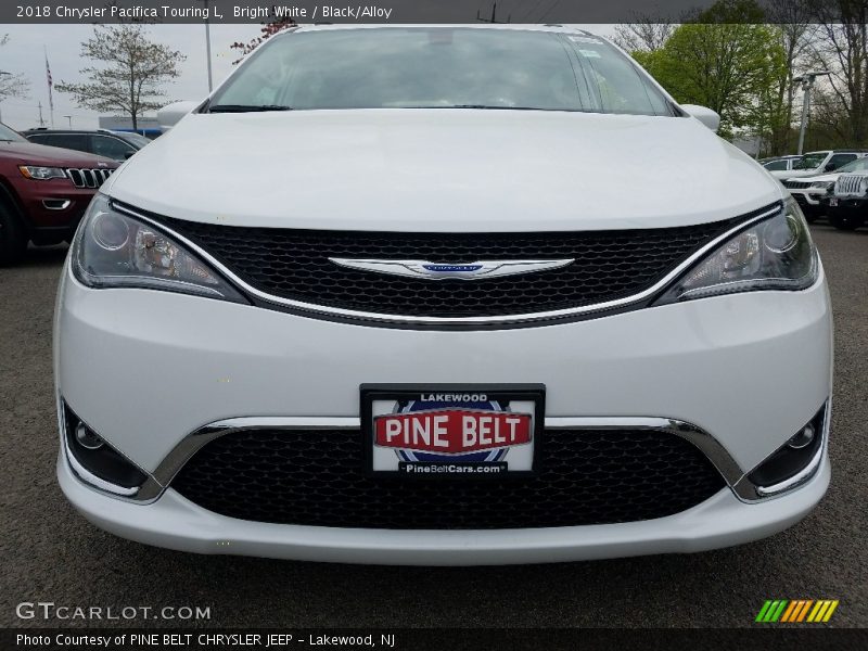 Bright White / Black/Alloy 2018 Chrysler Pacifica Touring L