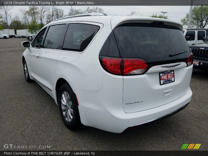 Bright White / Black/Alloy 2018 Chrysler Pacifica Touring L