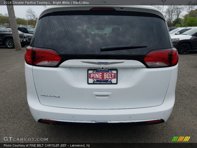 Bright White / Black/Alloy 2018 Chrysler Pacifica Touring L