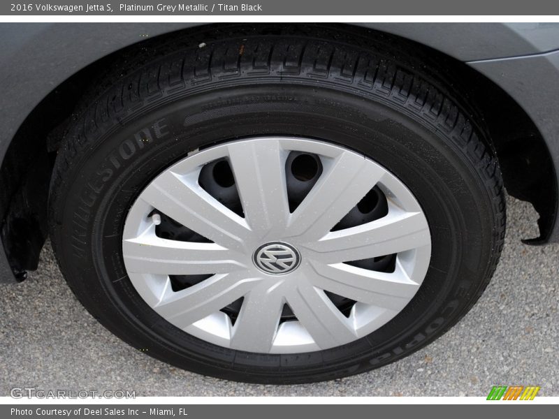 Platinum Grey Metallic / Titan Black 2016 Volkswagen Jetta S