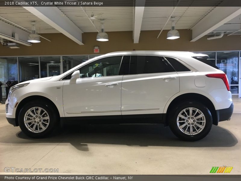 Crystal White Tricoat / Sahara Beige 2018 Cadillac XT5