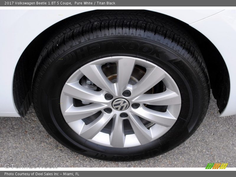 Pure White / Titan Black 2017 Volkswagen Beetle 1.8T S Coupe