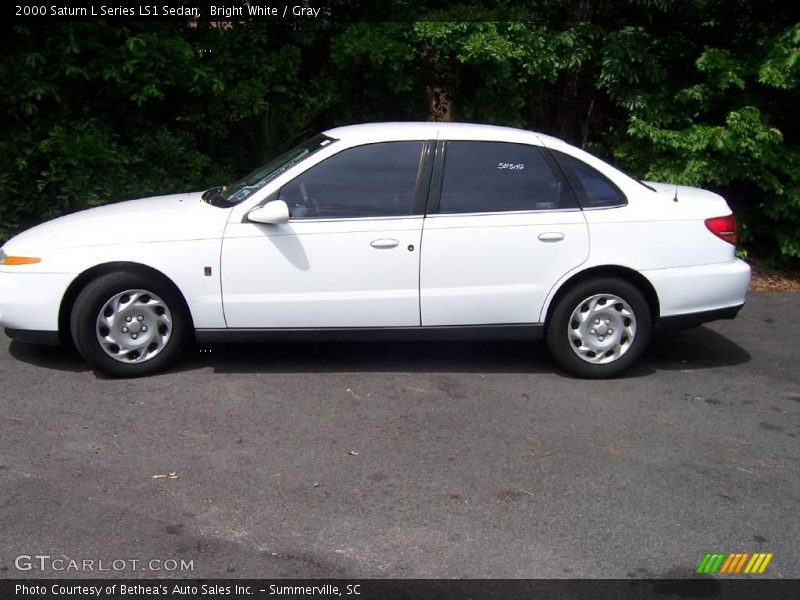 Bright White / Gray 2000 Saturn L Series LS1 Sedan