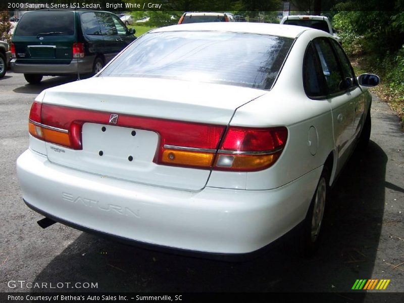 Bright White / Gray 2000 Saturn L Series LS1 Sedan